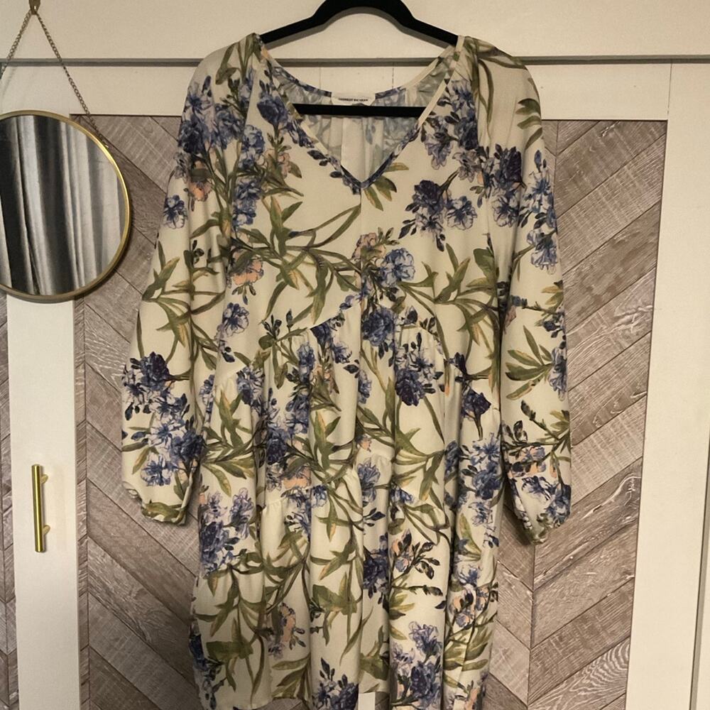 Goodnight macaroon size medium, long sleeve short‎ floral dress